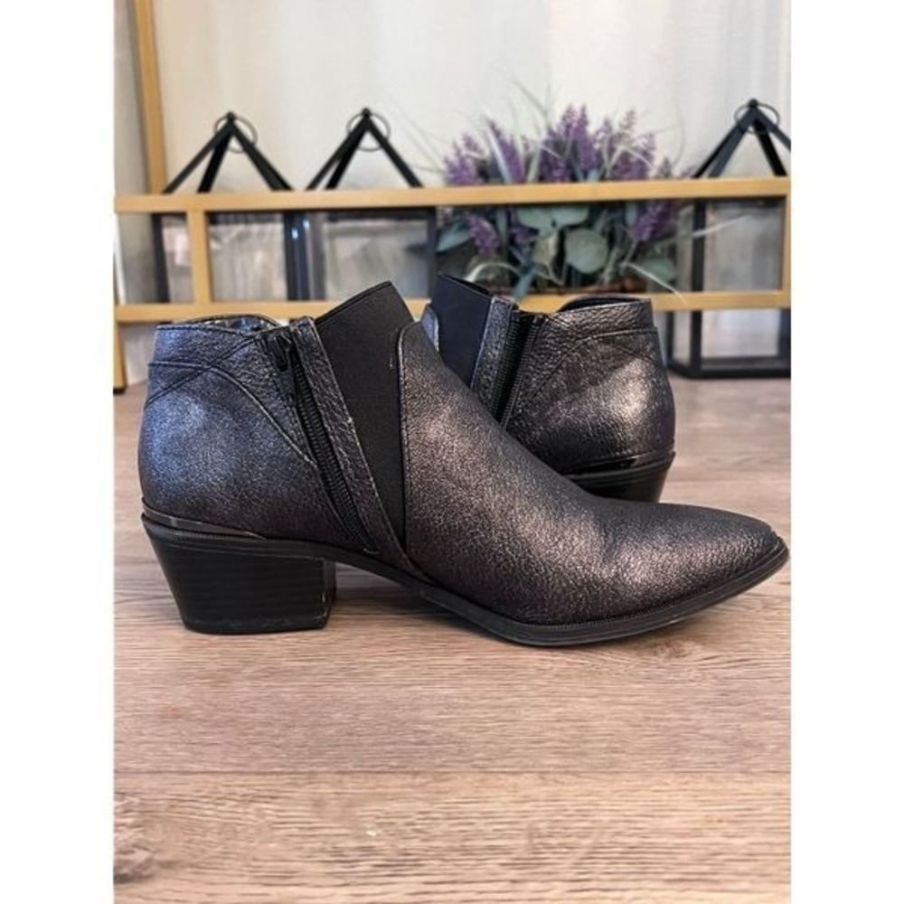 Vera Wang black leather ankle boots  size 9.5